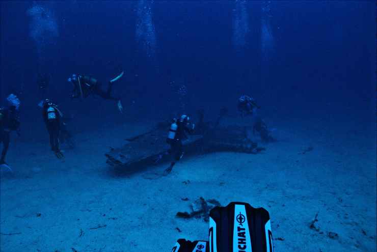 scuba divers swimming underwater